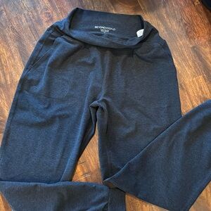 Beyond Yoga size XS women’s,heathered black joggers.  In excellent condition.
